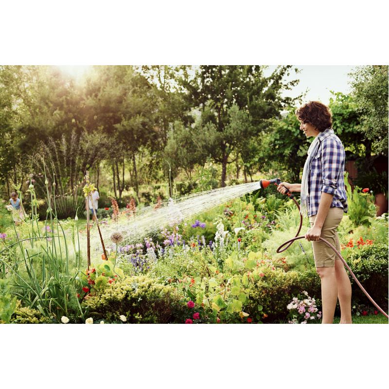 He in the garden. Гардена растение. Найди мне Джейн Гардена. Сколько цветет Гардена. Красивое фото сад и шланг.